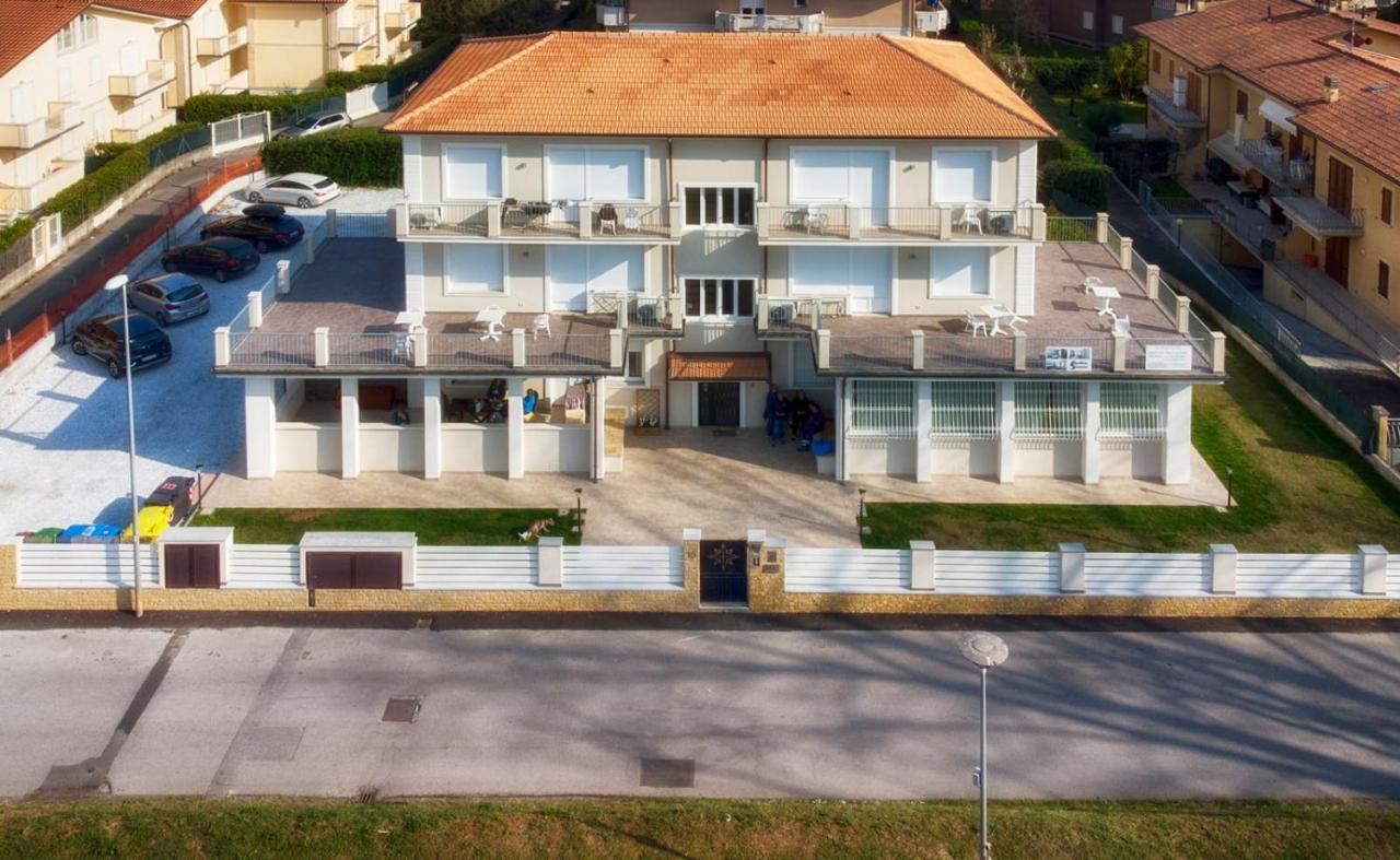Residence Deamarina Марина-ди-Масса Экстерьер фото