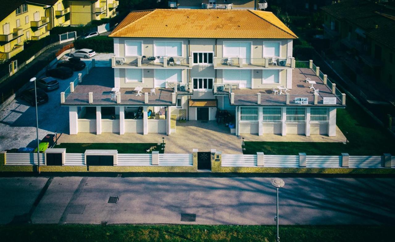 Residence Deamarina Марина-ди-Масса Экстерьер фото